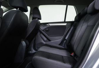 Подержанный автомобиль Volkswagen Golf Hatchback 2011 года (11 фото)