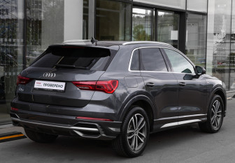 Подержанный автомобиль Audi Q3 2021 года (5 фото)