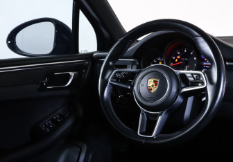 Подержанный автомобиль Porsche Macan 2020 года (13 фото)