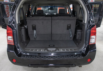 Подержанный автомобиль Nissan Pathfinder 2012 года (11 фото)