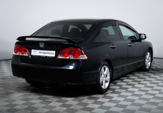 Подержанный автомобиль Honda Civic Sedan 2008 года (5 фото)