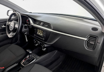 Подержанный автомобиль Kia Rio Sedan 2021 года (11 фото)