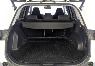 Подержанный автомобиль Toyota RAV4 2021 года (10 фото)