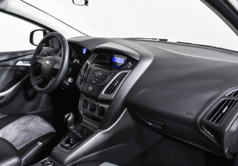Подержанный автомобиль Ford Focus Wagon 2012 года (10 фото)