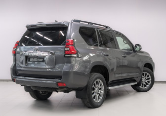 Подержанный автомобиль Toyota Land Cruiser Prado 2019 года (5 фото)