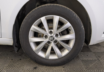 Подержанный автомобиль Skoda Octavia Liftback 2019 года (12 фото)