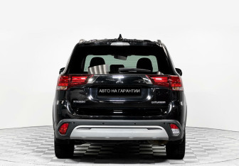 Подержанный автомобиль Mitsubishi Outlander 2019 года (6 фото)