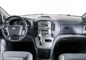 Подержанный автомобиль Hyundai Grand Starex 2009 года (10 фото)