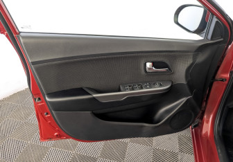 Подержанный автомобиль Kia Rio Sedan 2016 года (19 фото)