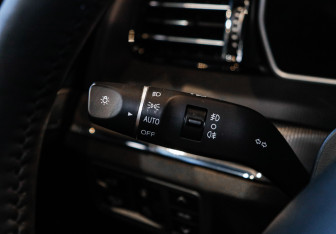 Подержанный автомобиль Hongqi HS5 2024 года (32 фото)