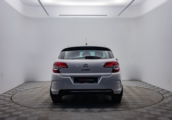 Подержанный автомобиль Citroen C4 Hatchback 2012 года (6 фото)