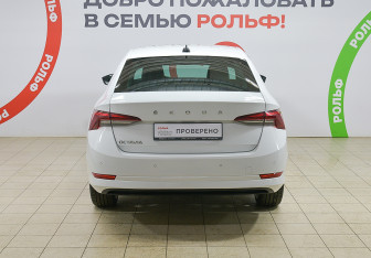 Подержанный автомобиль Skoda Octavia Liftback 2021 года (5 фото)