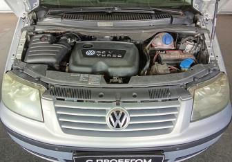 Подержанный автомобиль Volkswagen Sharan 2003 года (15 фото)