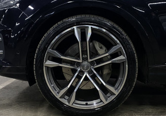 Подержанный автомобиль Audi Q7 2015 года (9 фото)