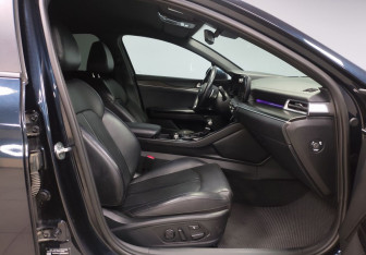 Подержанный автомобиль Kia K5 2021 года (10 фото)
