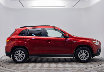 Подержанный автомобиль Mitsubishi ASX 2011 года (4 фото)
