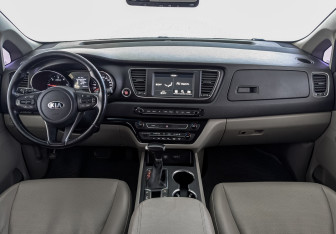Подержанный автомобиль Kia Carnival 2019 года (14 фото)