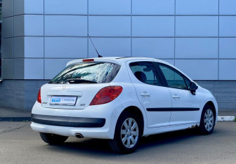 Подержанный автомобиль Peugeot 207 Hatchback 2009 года (5 фото)