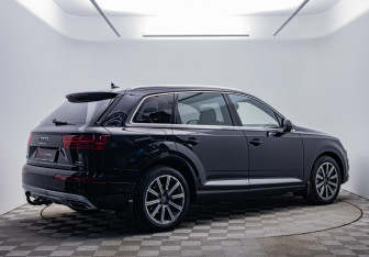 Подержанный автомобиль Audi Q7 2015 года (4 фото)
