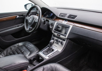 Подержанный автомобиль Volkswagen Passat Wagon 2013 года (10 фото)