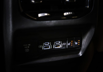 Подержанный автомобиль Jeep Grand Cherokee 2023 года (18 фото)