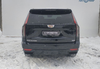 Подержанный автомобиль Cadillac Escalade Suv 2022 года (7 фото)