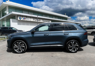 Подержанный автомобиль Geely Monjaro 2023 года (8 фото)