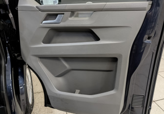 Подержанный автомобиль Volkswagen Caravelle 2020 года (23 фото)