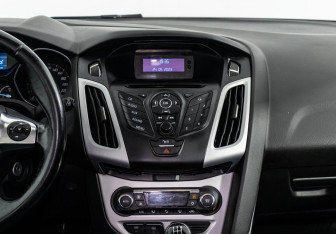 Подержанный автомобиль Ford Focus Wagon 2012 года (10 фото)