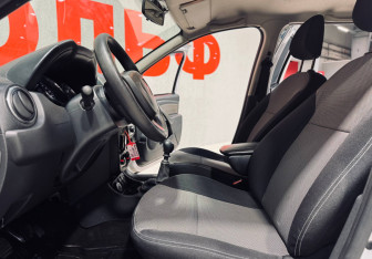 Подержанный автомобиль Renault Duster 2015 года (8 фото)