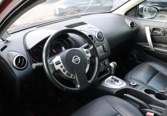 Подержанный автомобиль Nissan Qashqai 2010 года (7 фото)
