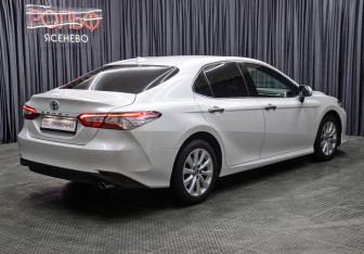 Подержанный автомобиль Toyota Camry Sedan 2020 года (5 фото)