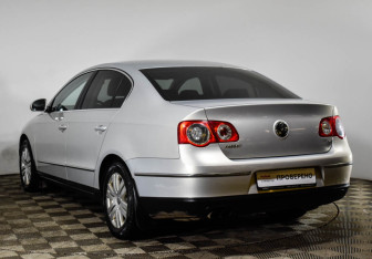Подержанный автомобиль Volkswagen Passat Sedan 2009 года (6 фото)