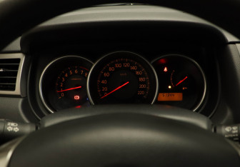 Подержанный автомобиль Nissan Tiida Sedan 2008 года (10 фото)