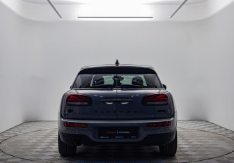 Подержанный автомобиль MINI Clubman Wagon 2021 года (6 фото)