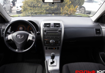 Подержанный автомобиль Toyota Corolla Sedan 2008 года (11 фото)