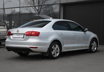Подержанный автомобиль Volkswagen Jetta Sedan 2011 года (5 фото)