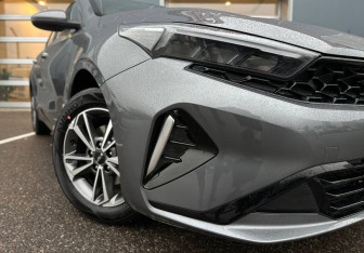 Новый Kia K3 Sedan 2025 (3 фото)