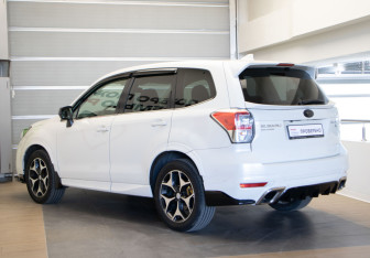 Подержанный автомобиль Subaru Forester Suv 2017 года (6 фото)