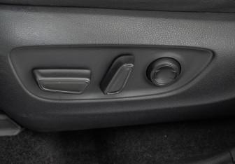 Подержанный автомобиль Toyota RAV4 2020 года (17 фото)