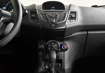 Подержанный автомобиль Ford Fiesta Sedan 2016 года (14 фото)