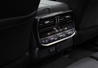 Подержанный автомобиль Toyota Land Cruiser Suv 2022 года (17 фото)