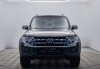 Подержанный автомобиль Mitsubishi Pajero 2013 года (8 фото)