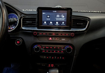 Подержанный автомобиль Kia Ceed Hatchback 2019 года (17 фото)