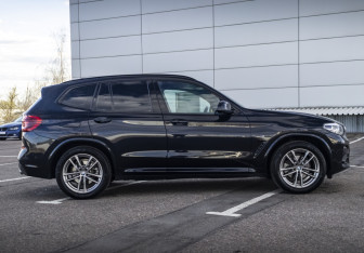 Подержанный автомобиль BMW X3 2019 года (5 фото)