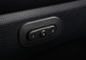Подержанный автомобиль Jeep Grand Cherokee 2013 года (17 фото)