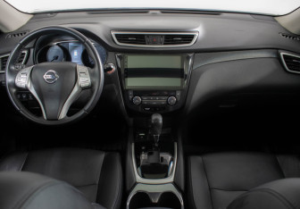 Подержанный автомобиль Nissan X-Trail 2015 года (11 фото)