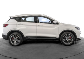 Подержанный автомобиль Geely Coolray 2023 года (4 фото)