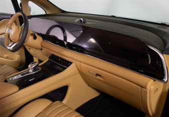 Подержанный автомобиль Voyah Dream 2023 года (9 фото)