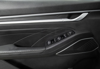 Подержанный автомобиль Geely Emgrand 2023 года (11 фото)